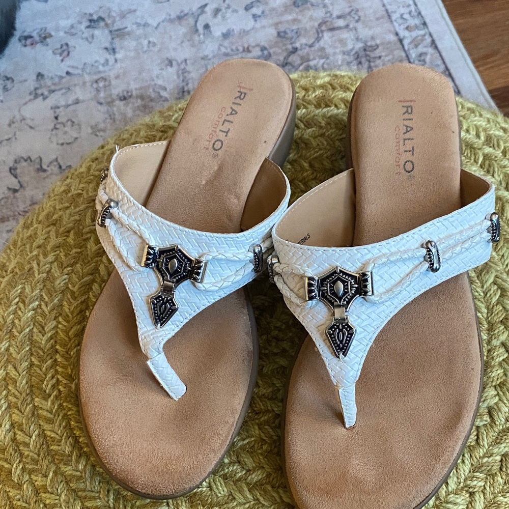 Rialto Women's White and Tan Sandals, look like Harley Davidson ❤️ fabulous